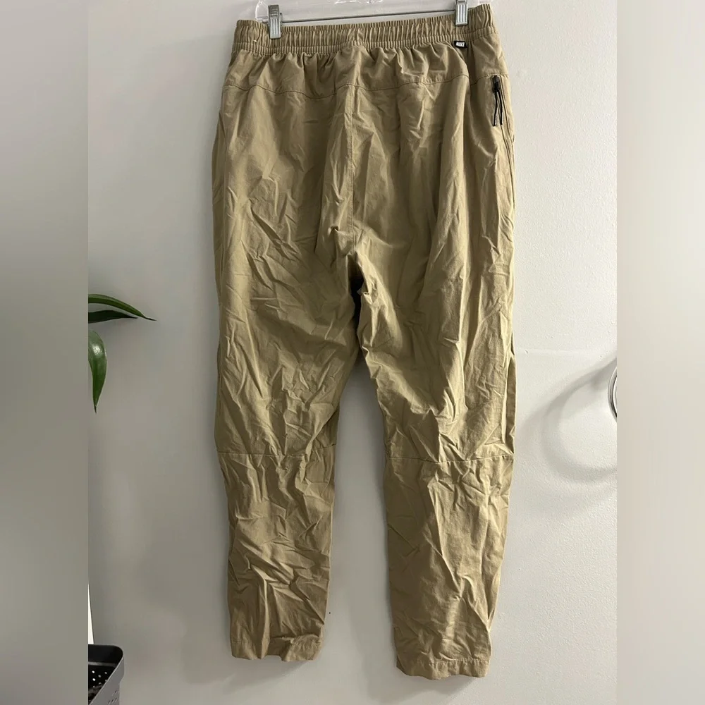 Nike Men's Woven Commuter Trousers - Picture 10 of 11